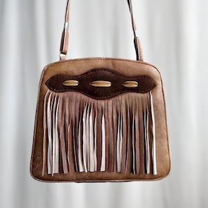 Vintage 70er Jahre Echtleder Umhängetasche mit Fransen, Boho & Hippie Kleine Leder Geldbörse in Braun