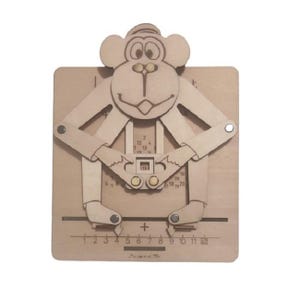 以下が含まれることがあります： 木製の教育玩具で、猿のデザインが特徴です。猿の腕と脚は可動式で、ボードには数字と数学記号が含まれています。このおもちゃは、学習と遊びのために設計されており、天然木の仕上がりです。
