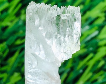 Ejemplar de cristal de aguamarina grabado: piedra preciosa Skardu de Pakistán
