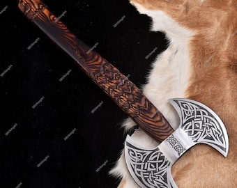 Hacha vikinga de doble filo, forjada a mano con mango de madera decorativo, de acero al carbono grabado y con mango de palisandro de fantasía.