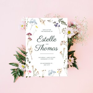 Convite de casamento floral com design atemporal