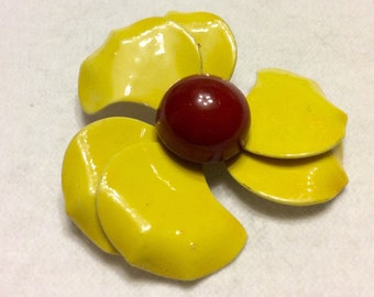 Vintage 1950's enamel on metal flower brooch pin.