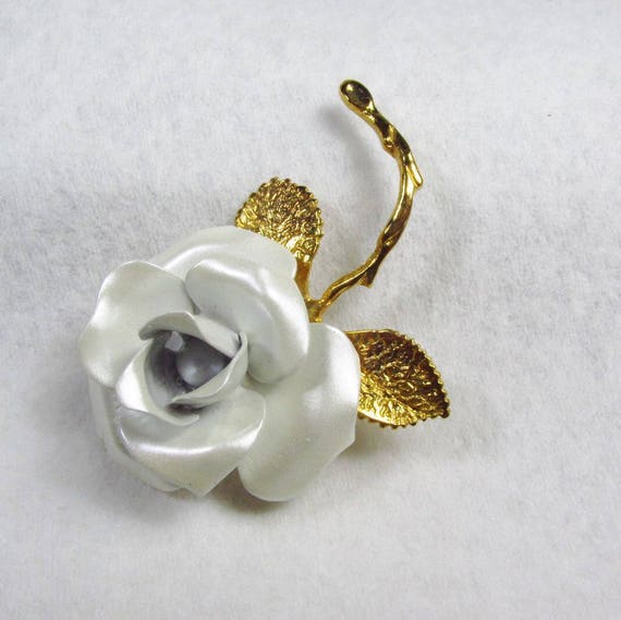 VINTAGE PEARL PIN PALE ROSE VINTAGE PEARL PIN PALE ROSE