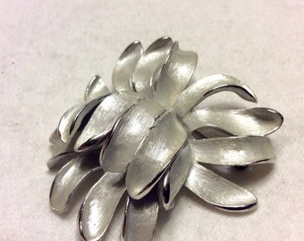 Kramer silver metal frosted mum brooch pin. 1950's