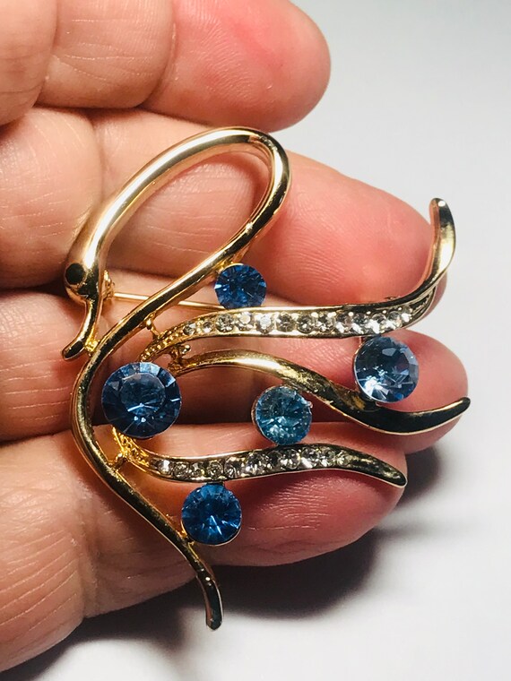 Vintage gold metal blue and clear rhinestones swan br… Gem