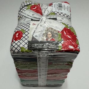 Sunday Stroll Fat Quarter Bundle - 40 pieces - Bonnie & Camille for Moda - Precut - Floral - Cotton Quilting Fabric