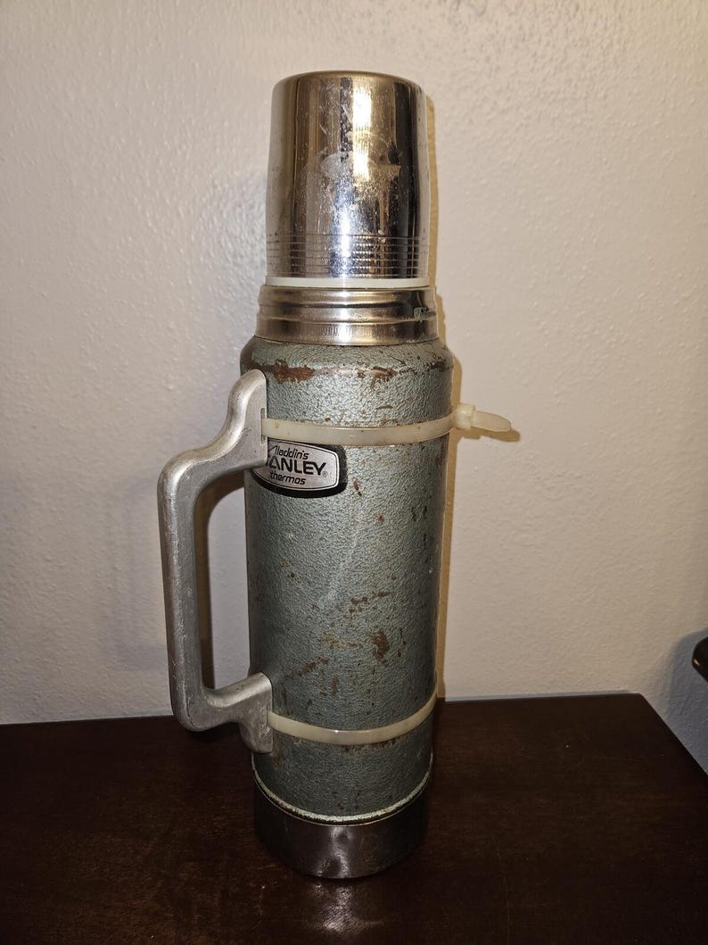 Termo de vacío Aladdin Stanley A83 antiguo imagen 1