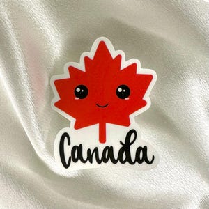 Adorable autocollant en vinyle avec drapeau canadien en érable | Sticker esthétique étanche pour ordinateur portable, bagage, coque de téléphone, voiture, agenda et bouteille d'eau