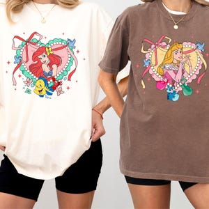 Camiseta de Princesas Disney Comfort Colors®, Sudadera de Cenicienta, Camiseta de Blancanieves, Camiseta de La Sirenita, Camiseta de Rapunzel, Camiseta de Aurora, d049 imagen 8