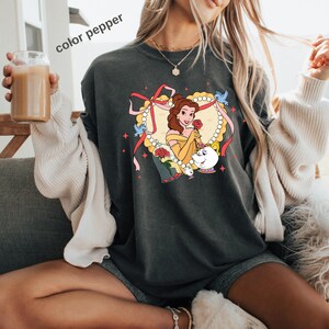 Camiseta de Princesas Disney Comfort Colors®, Sudadera de Cenicienta, Camiseta de Blancanieves, Camiseta de La Sirenita, Camiseta de Rapunzel, Camiseta de Aurora, d049 imagen 7