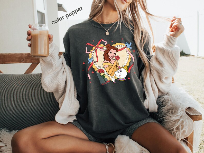 Camiseta de Princesas Disney Comfort Colors®, Sudadera de Cenicienta, Camiseta de Blancanieves, Camiseta de La Sirenita, Camiseta de Rapunzel, Camiseta de Aurora, d049 imagen 7