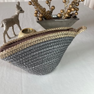 Borsa per il trucco intrecciata a mano, borsa per il trucco in paglia / borsa con cerniera in corda / piccola borsa per cosmetici intrecciata / borsa fatta a mano in fibra naturale / organizer per monete.