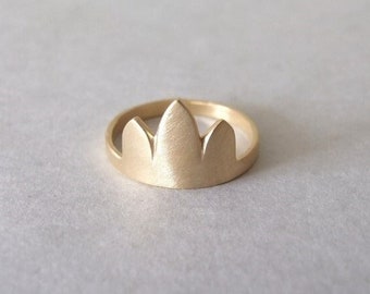 Gold Minimalist Crown Ring - 14k gold ring , crown ring , minimalist ring , solid gold ring