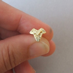 14k Gold Two Ivy Leaves Tragus Earring - tragus piercing , gold tragus , elven tragus earring , woodland tragus stud