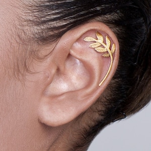 Gold Helix Earring- leaf helix stud , cartilage earring , ear piercing , leaves piercing , solid gold helix , 14k gold earring