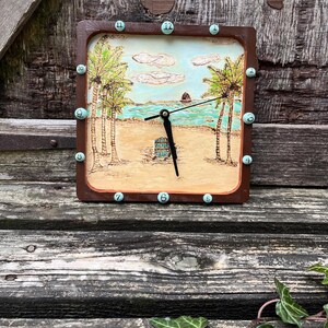 Reloj de madera hecho a mano, reloj hecho a mano, reloj de madera, decoración rústica, estilo vintage, arte grabado en madera, reloj personalizado, arte de pared, regalo único