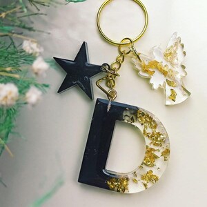 Gepersonaliseerde bloem initialen hars sleutelhanger, aangepaste naam handgemaakte kleurrijke hars sleutelhanger, letter sleutelhanger, kinderrugzak bedel, cadeau-idee,