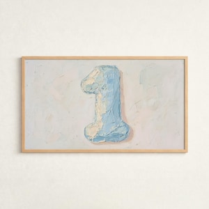 Puede incluir: Pintura enmarcada con el número uno en una paleta de colores texturizada, azul claro y blanco. La obra de arte tiene un estilo grueso, de empaste, con pinceladas visibles. El marco es de color madera clara y el fondo es blanco roto.