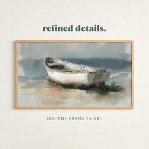 Könnte beinhalten: Gerahmtes Gemälde eines weißen Ruderbootes an einem sandigen Strand mit blauem Ozeanhintergrund. Das Kunstwerk hat einen weichen, malerischen Stil mit gedämpften Farben. Der Text "refined details" und "INSTANT FRAME TV ART" werden angezeigt.