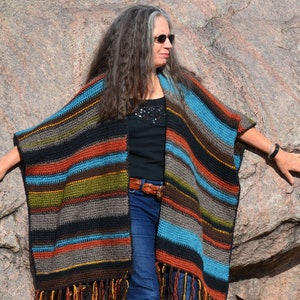 Gehäkelter Ruana Poncho aus Tunesien mit Muster Easy Stash Buster