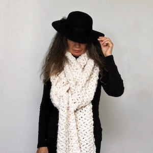 Crochet PATTERN Oversized Super Scarf / Chunky Frostbite Muffler