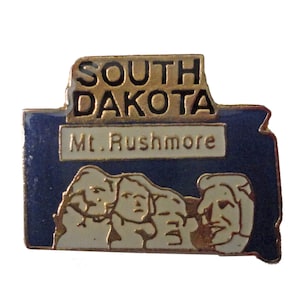 SOUTH DAKOTA State vintage enamel pin lapel badge  SD Mount Rushmore pinback