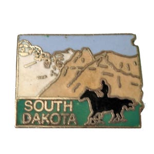 SOUTH DAKOTA STATE vintage enamel pin lapel badge  landscape Mafco cowboy pinback