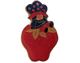 Vintage 1980s Strawberry Shortcake Enamel Pin Badge