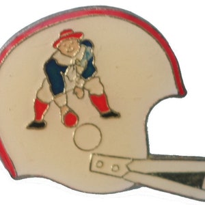 NEW ENGLAND PATRiOTS Helmet vintage enamel pin lapel badge  NFL Football pinback