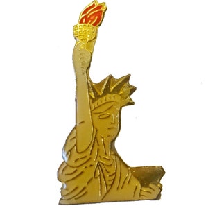 Statue Of Liberty AMERICA flag vintage enamel pin lapel badge  USA pinback