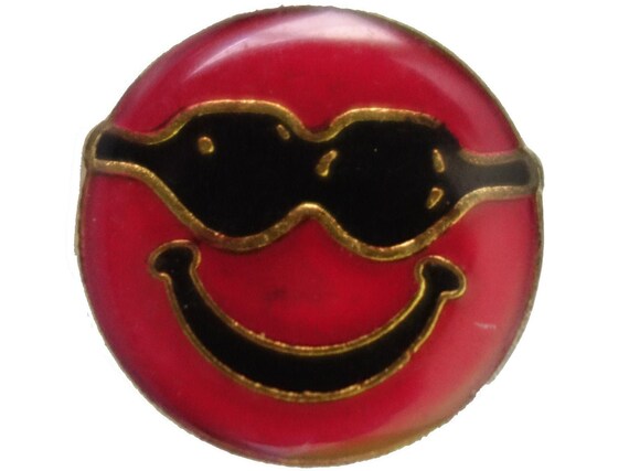 SMILEY FACE vintage enamel pin lapel badge  Smile… - image 1