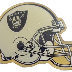 Los Angeles RAIDERS Helmet NFL metal vintage enamel pin lapel badge  football Oakland pinback