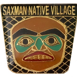 Saxman Native Village KETCHIKAN ALASKA Estado vintage esmalte pin solapa insignia regalo recuerdo pinback