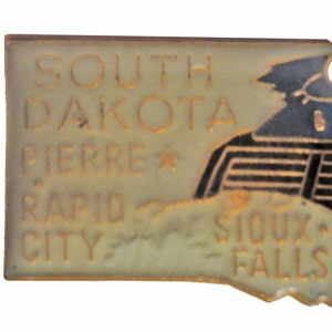 SOUTH DAKOTA State vintage enamel pin lapel badge  SD Pierre Rapid City Sioux Falls pinback