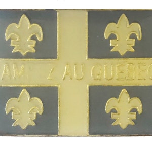 CAMPEZ AU QUEBEC vintage lapel enamel pin pinback