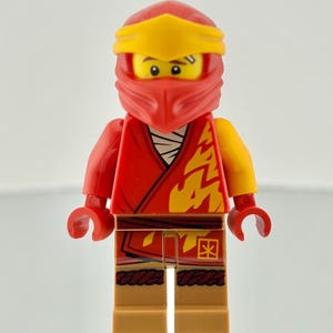 LEGO® Kai Ninjago Minifigurka – Core Ninjago Fire Ninja – Red Suit Ninja - Ninjago 2022 Minifigurka – Oficjalny LEGO® Ninja Warrior