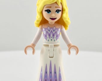 LEGO® Elsa Disney Minifigurka – Królowa Krainy Lodu – Magiczne moce lodu – Rodzina królewska Arendelle – Kolekcjonerska figurka księżniczek Disneya – Śnieżna przygoda