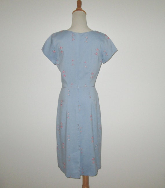 Vintage 1950s 1960s Blue Floral Dress With Pink E… - image 4