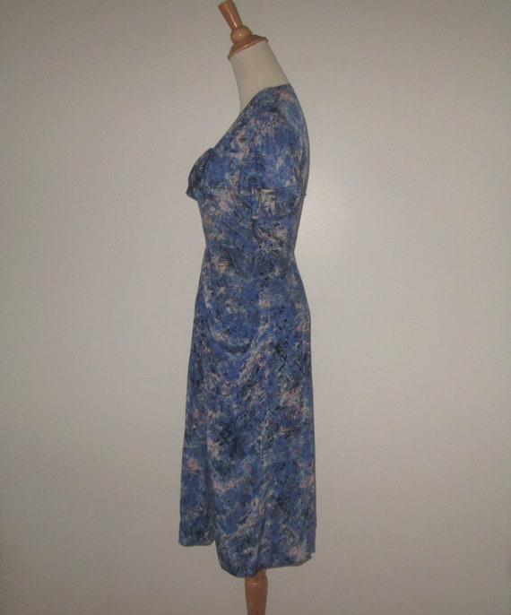 Vintage 1940s Blue Abstract Dress - Size S, M - image 3