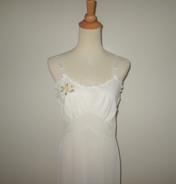 Vintage 1950s White Floral Applique Slip - Size 3… - image 2