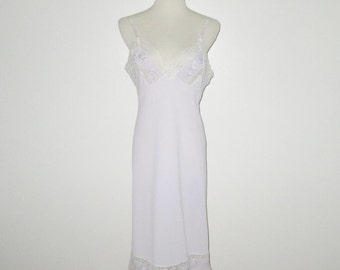 Vintage 1960s Lavender Slip With Embroidered Applique Design By Hollywood Vassarette For Munsingwear - Size 36