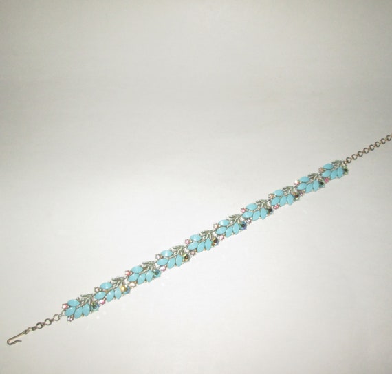 Vintage 1950s Blue Lucite Rhinestone Leaf Choker … - image 4