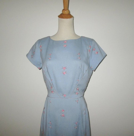 Vintage 1950s 1960s Blue Floral Dress With Pink E… - image 2