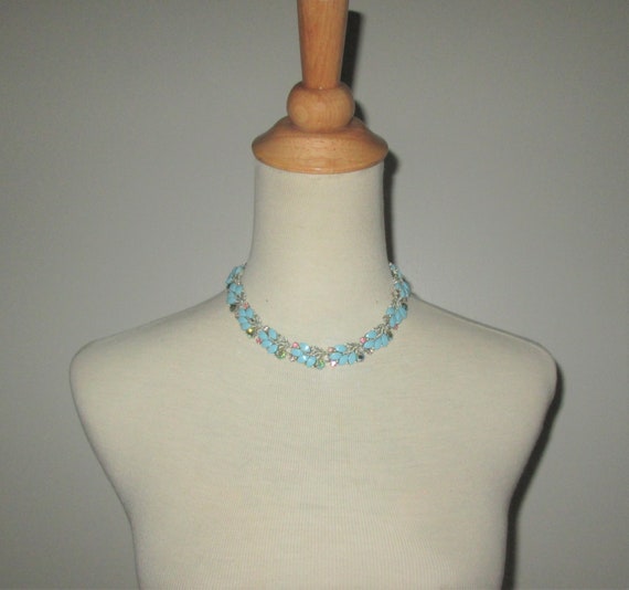 Vintage 1950s Blue Lucite Rhinestone Leaf Choker … - image 1