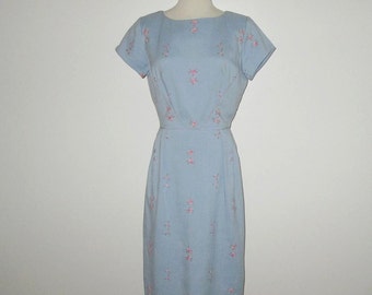 Vintage 1950s 1960s Blue Floral Dress With Pink Embroidered Flowers - Size S, M