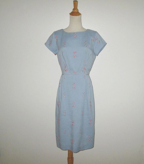 Vintage 1950s 1960s Blue Floral Dress With Pink E… - image 1