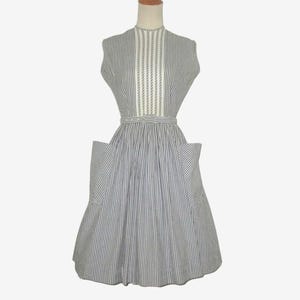 Vintage 1950s Gray Striped Seersucker Dress By Sherry Kents Of Dallas - Size M