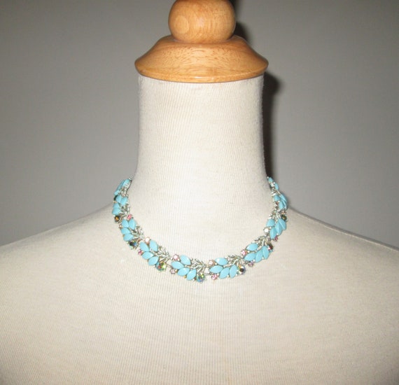 Vintage 1950s Blue Lucite Rhinestone Leaf Choker … - image 5