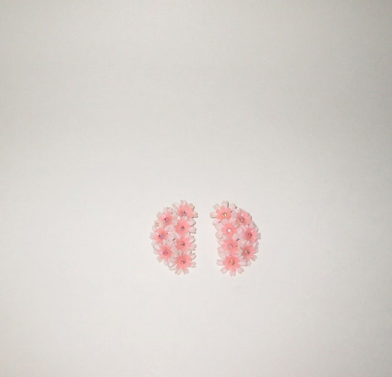 Vintage 1950s Pink Plastic Floral Earrings With R… - image 3