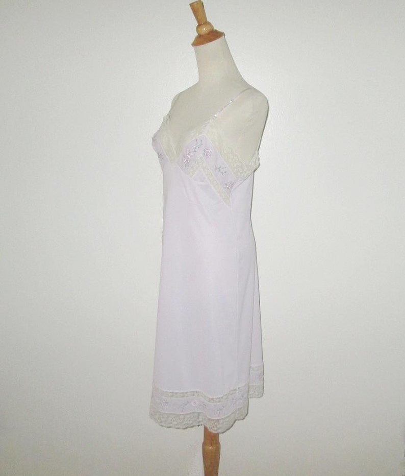 Vintage 1960s Lavender Slip With Embroidered Applique Design By Hollywood Vassarette For Munsingwear Size 36 image 3